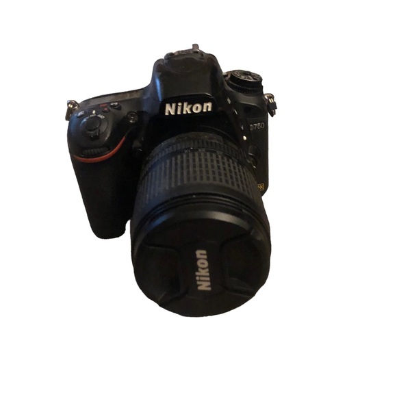 Nikon D750 DSLR Digital Camera + 2 lens, battery, charger, cleaning kit, and box - Picture 4 of 15